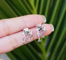 Load image into Gallery viewer, 3D Frog earrings
