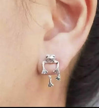 Load image into Gallery viewer, 3D Frog earrings
