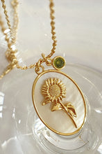 Load image into Gallery viewer, Flower Shell Pendant  Necklace
