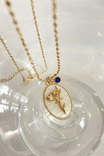 Load image into Gallery viewer, Flower Shell Pendant  Necklace
